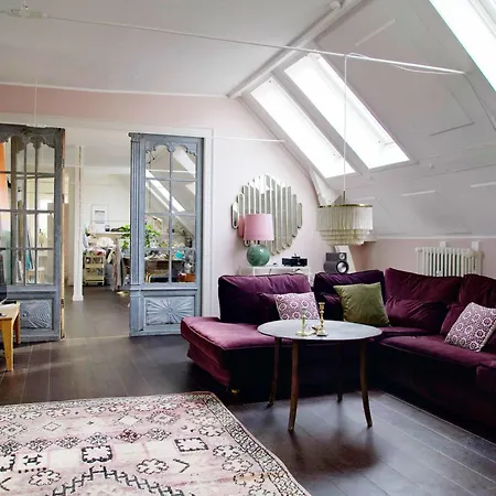 Scandinavian Art Apartment *